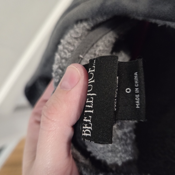 MISSING CORD- Hot Topic Beetlejuice Icons Wash Girls Crop Hoodie- Size 0X - Picture 9 of 10